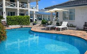 Cooks Endeavour Motor Inn - Near Beach & Gold Coast Airport